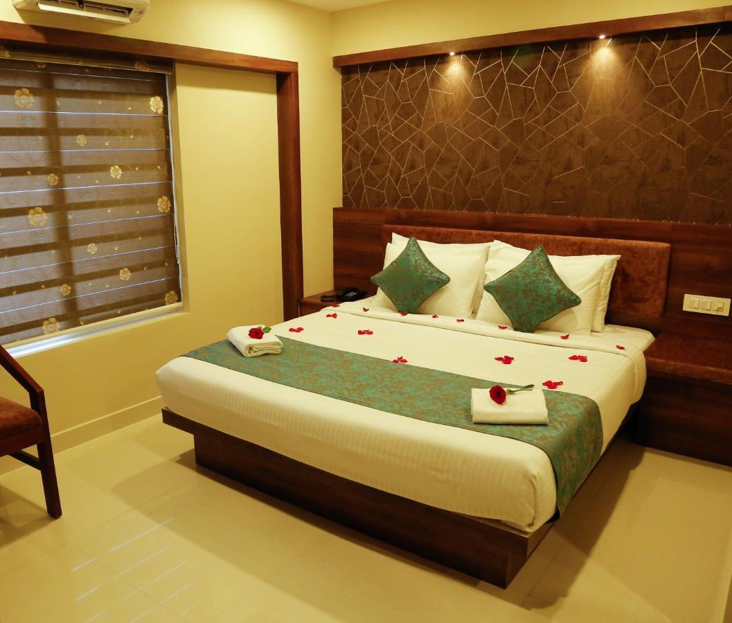 Hotel Crystals Cove Thekkady Exteriör bild