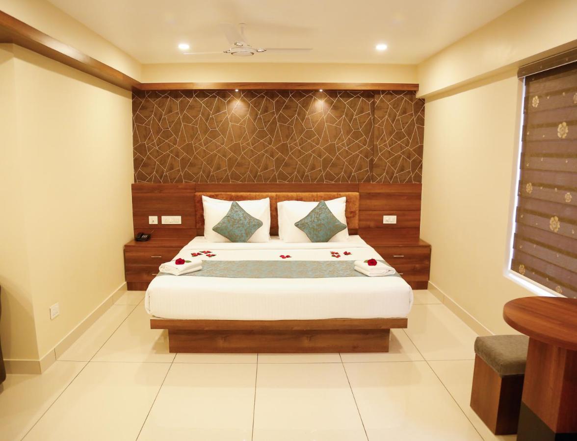 Hotel Crystals Cove Thekkady Exteriör bild